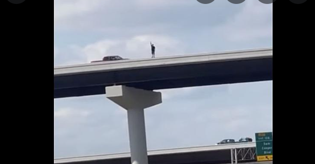 Man Jumps Off a Bridge in Memphis Overpass Death Video Went Viral on Twitter/Reddit Explained!